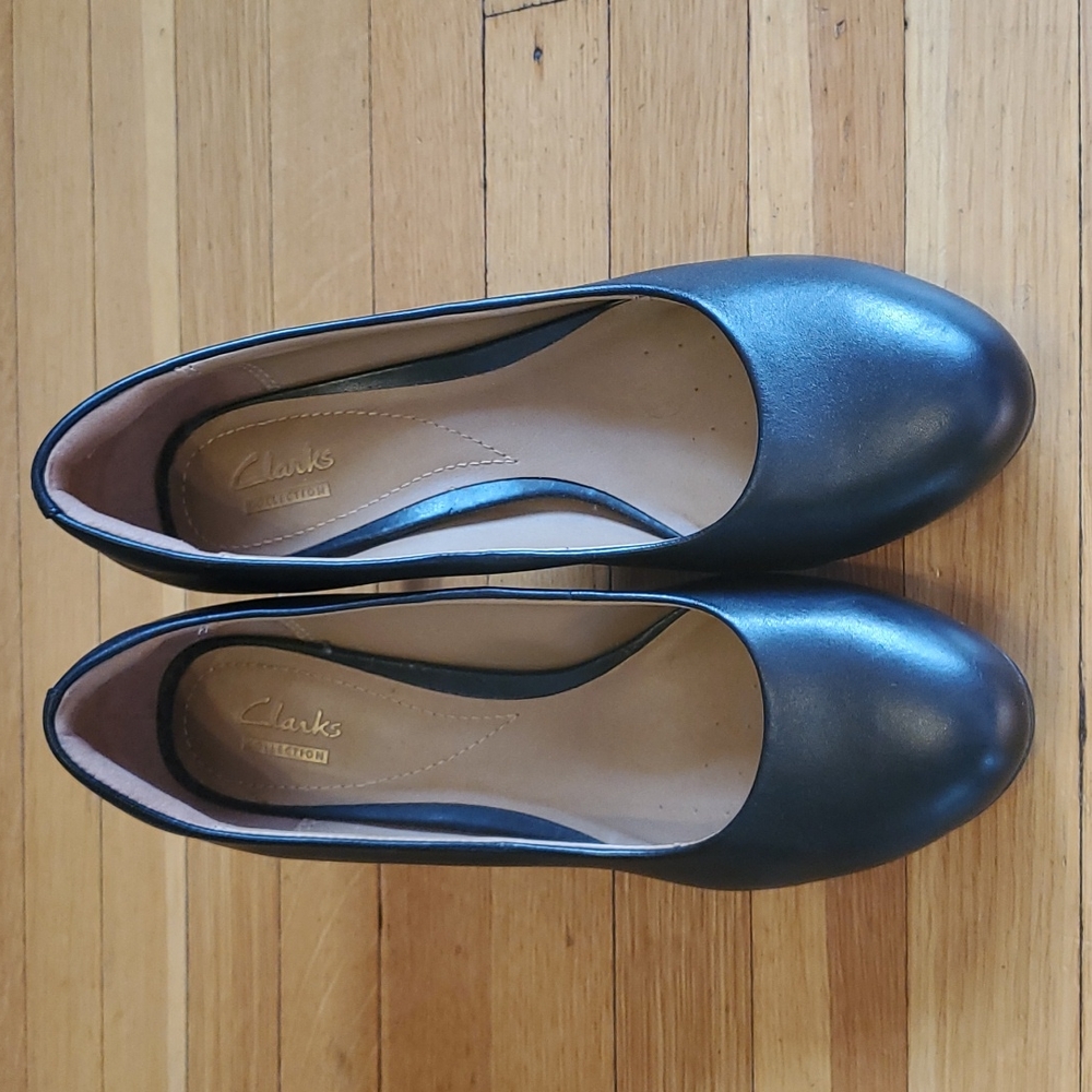 Clarks Collection classic leather pump